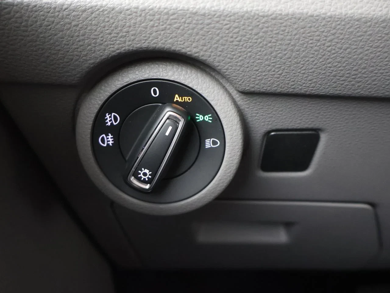 Volkswagen-Transporter-image-19