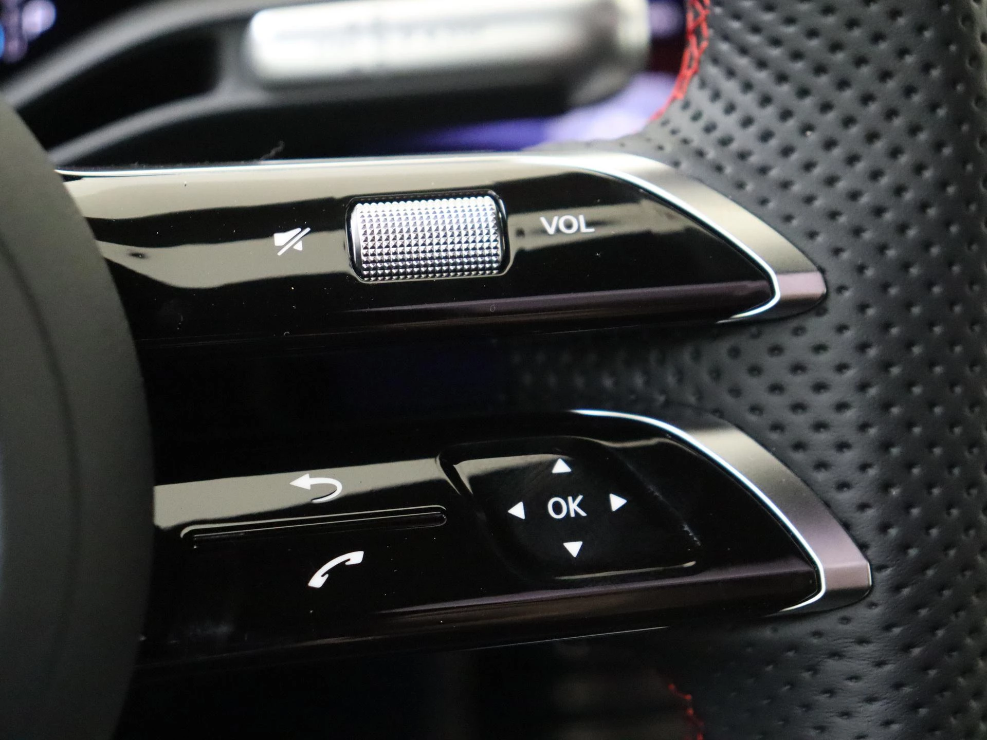 Mercedes-Benz-CLA-image-15