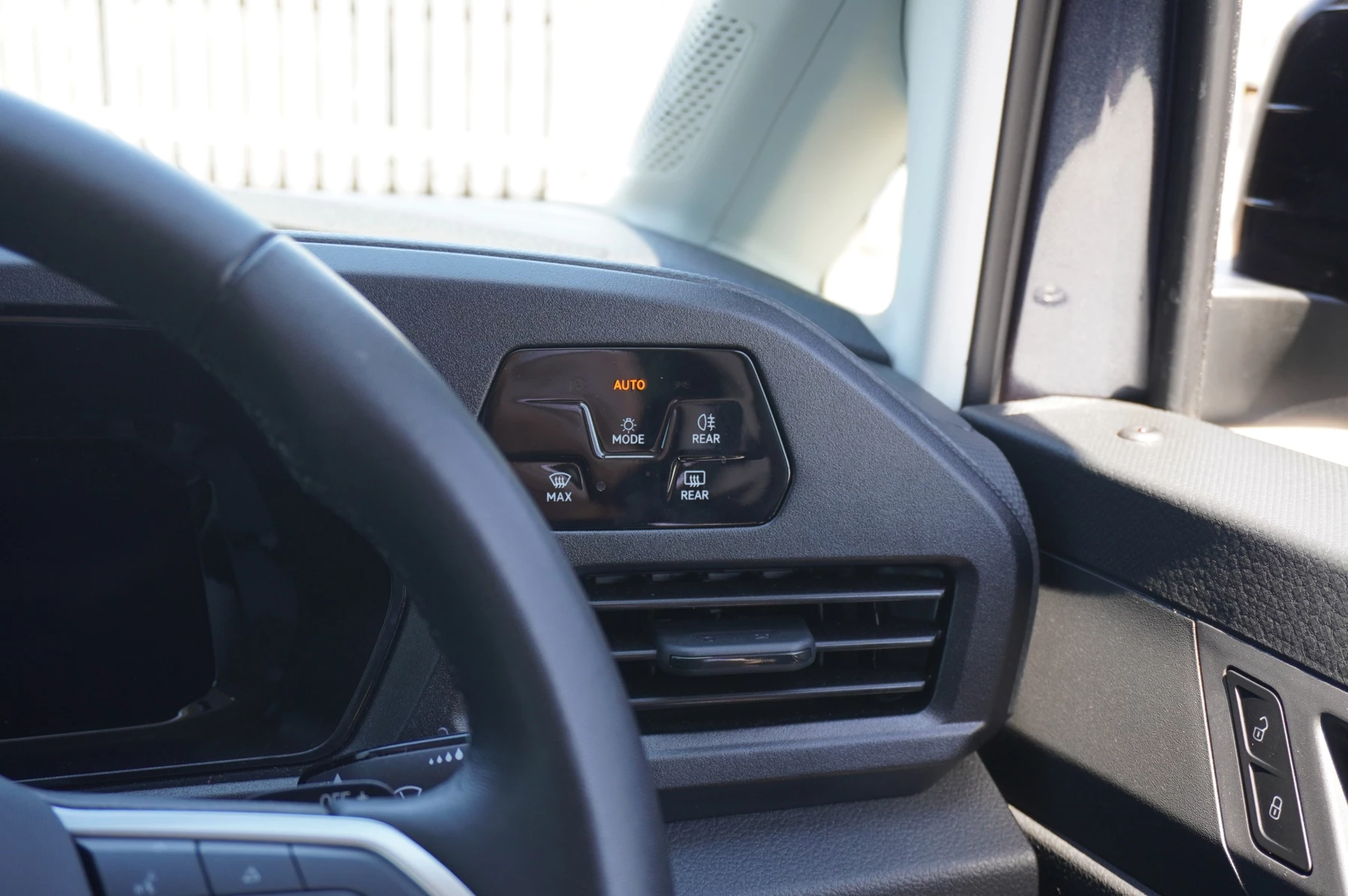 Volkswagen-Caddy-image-31