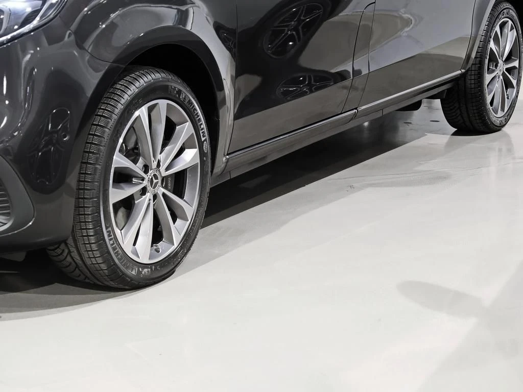 Mercedes-Benz-V-Klasse 300-image-6