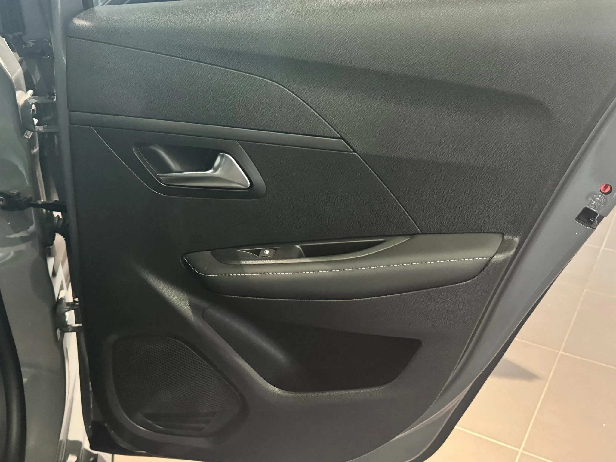 Peugeot 208 1.2 Hybrid 110 e-DCS6 Allure