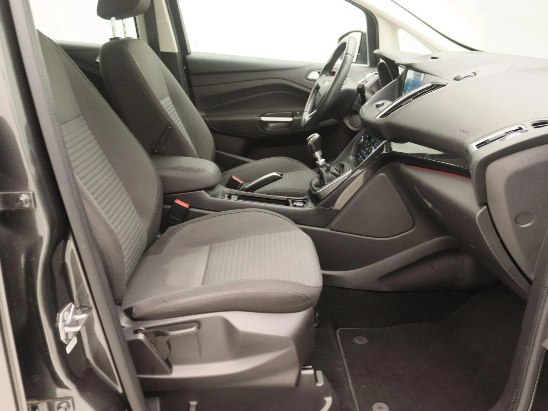Ford-C-MAX-image-25