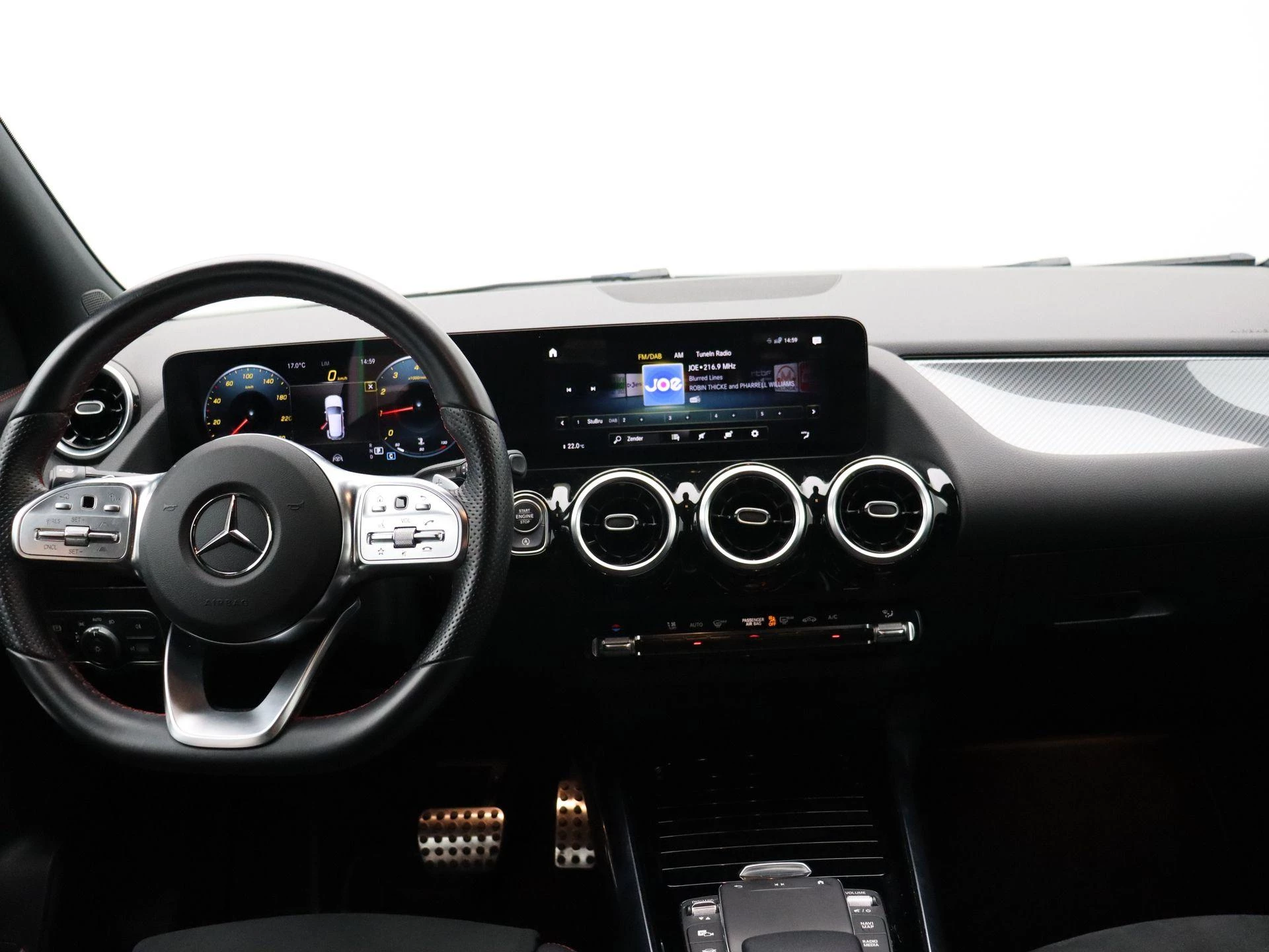 Mercedes-Benz GLA 180 AMG LINE + MULTIBEAM LED + CARPLAY + DISTRONIC PLUS +