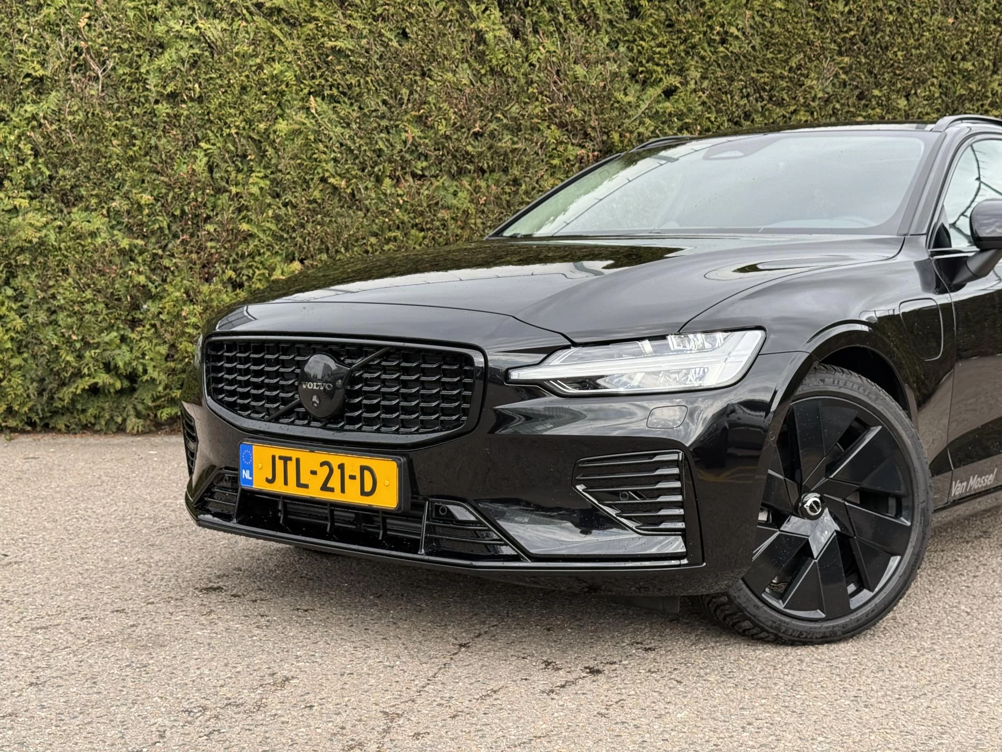Volvo V60 T8 Plug-in hybrid AWD Ultra Dark