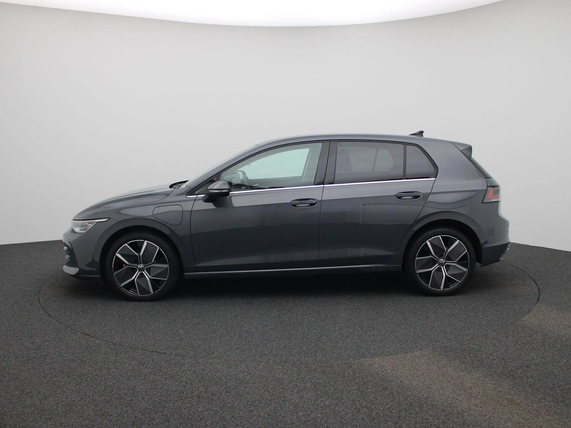 Volkswagen-Golf-image-3