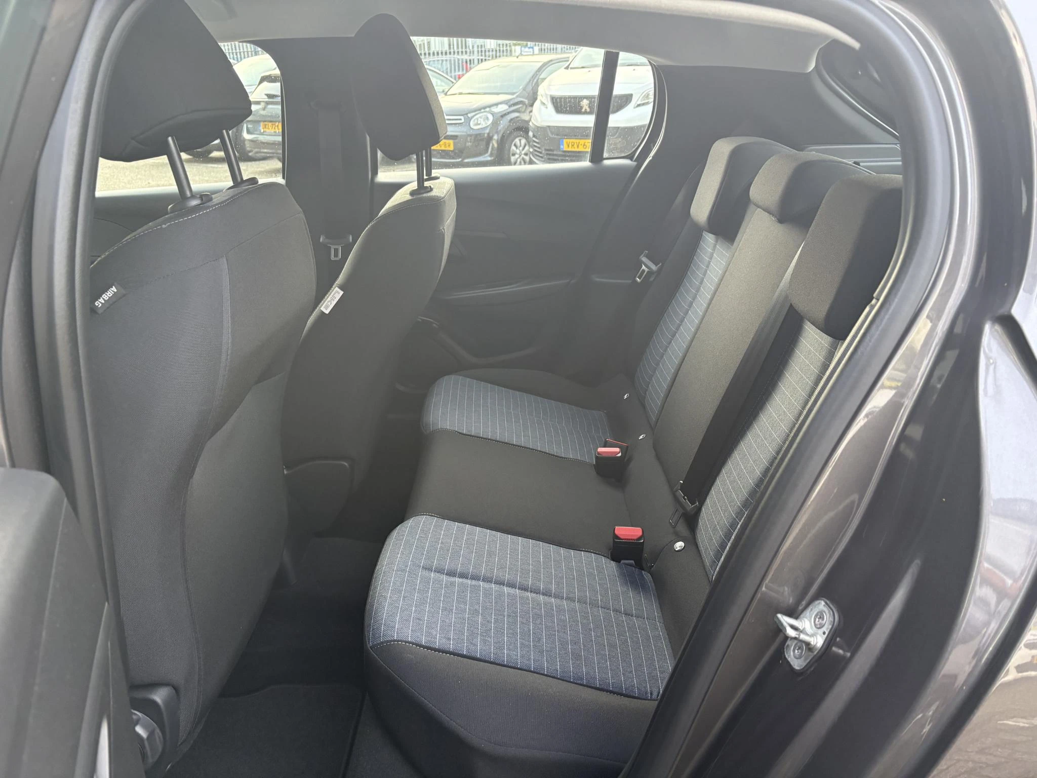 Peugeot-208-image-19