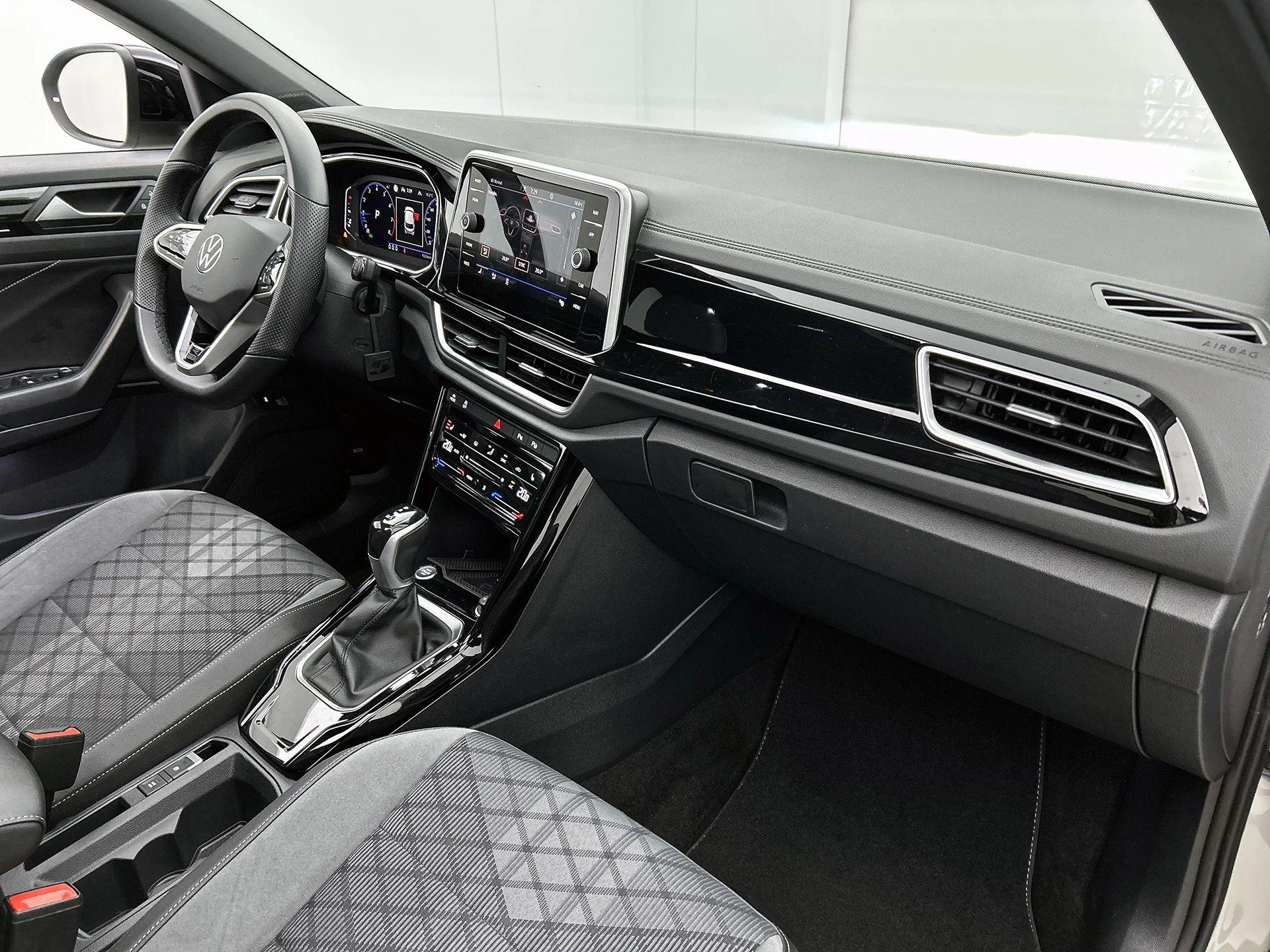 Volkswagen-T-Roc-image-21