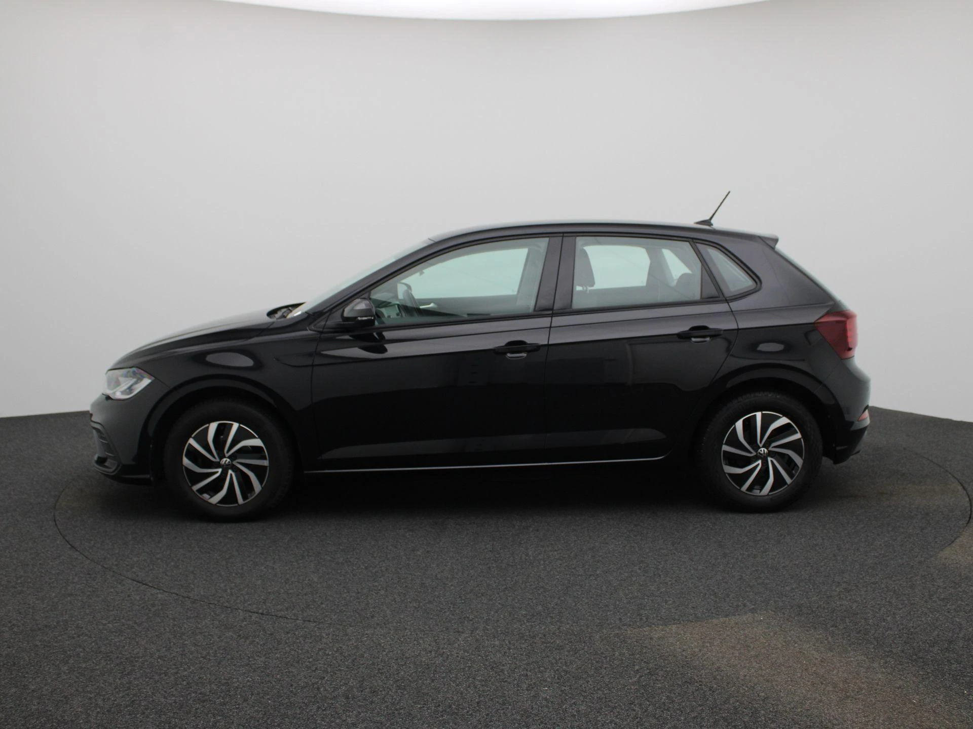 Volkswagen-Polo-image-5