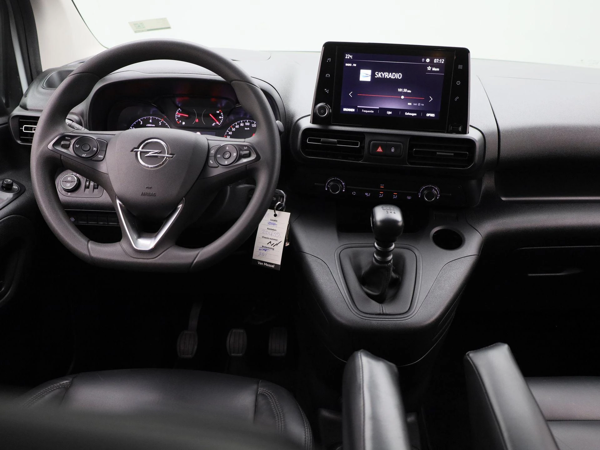 Opel-Combo Life-image-6