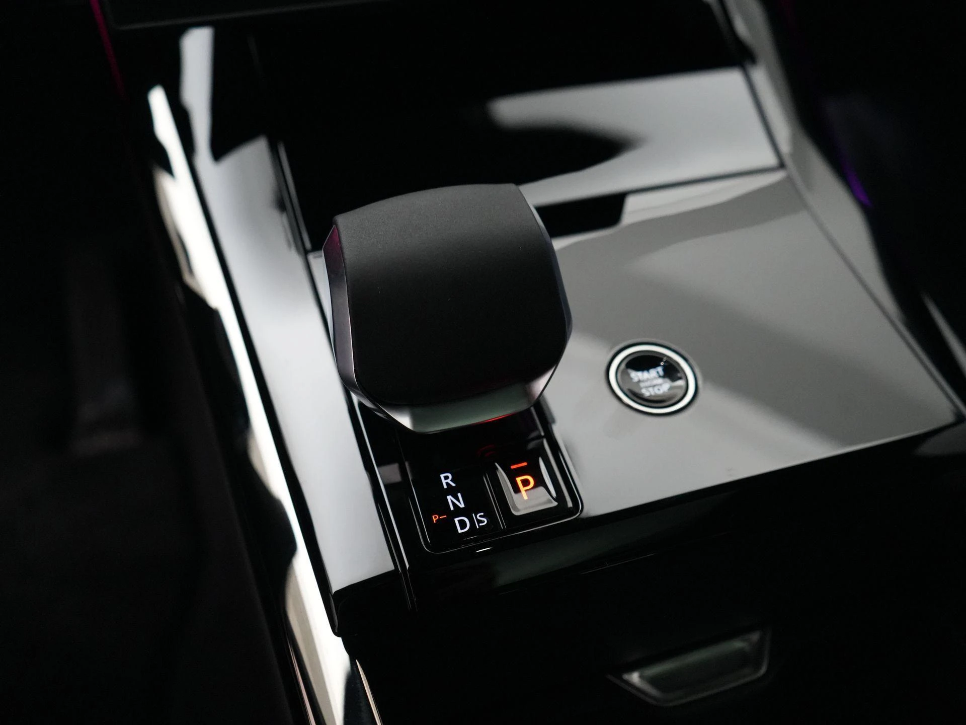 Land Rover-Range Rover Sport-image-25