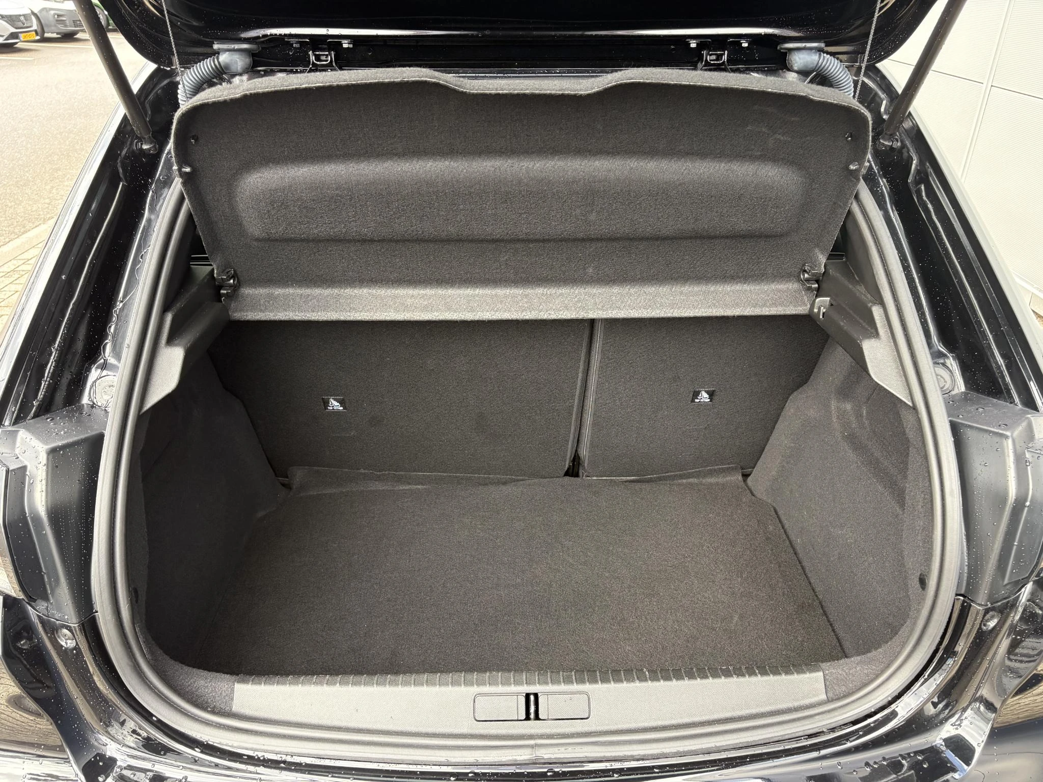 Peugeot-208-image-12