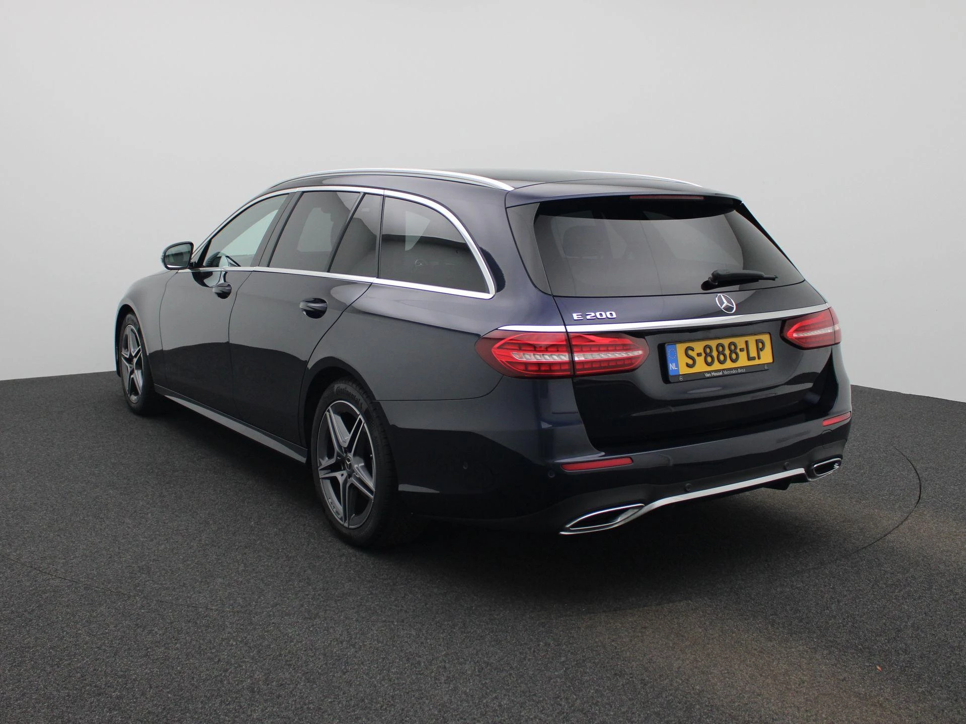 Mercedes-Benz-E-Klasse-image-1