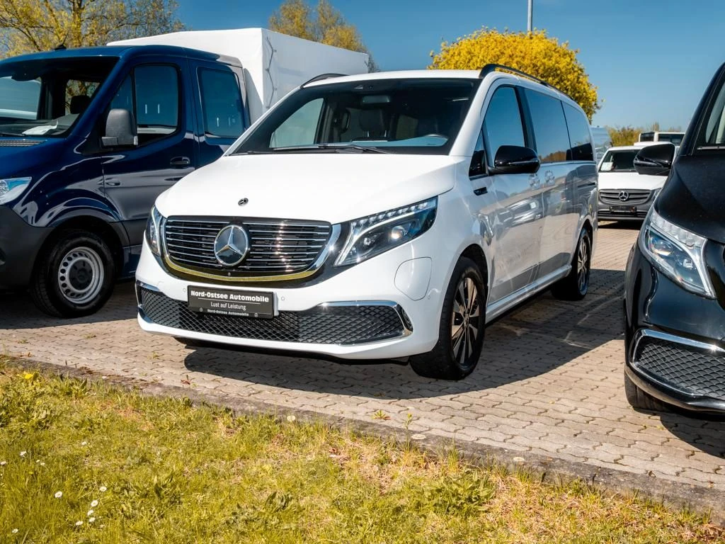 Mercedes-Benz-EQV 300-image-6