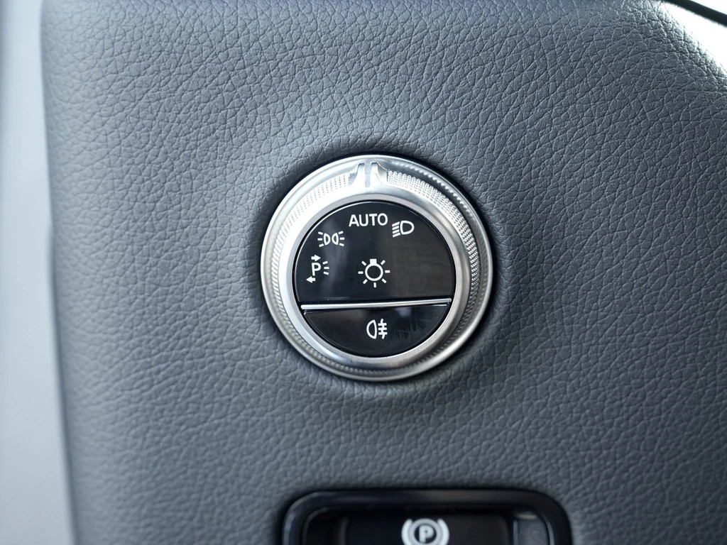 Mercedes-Benz-GLC-image-15