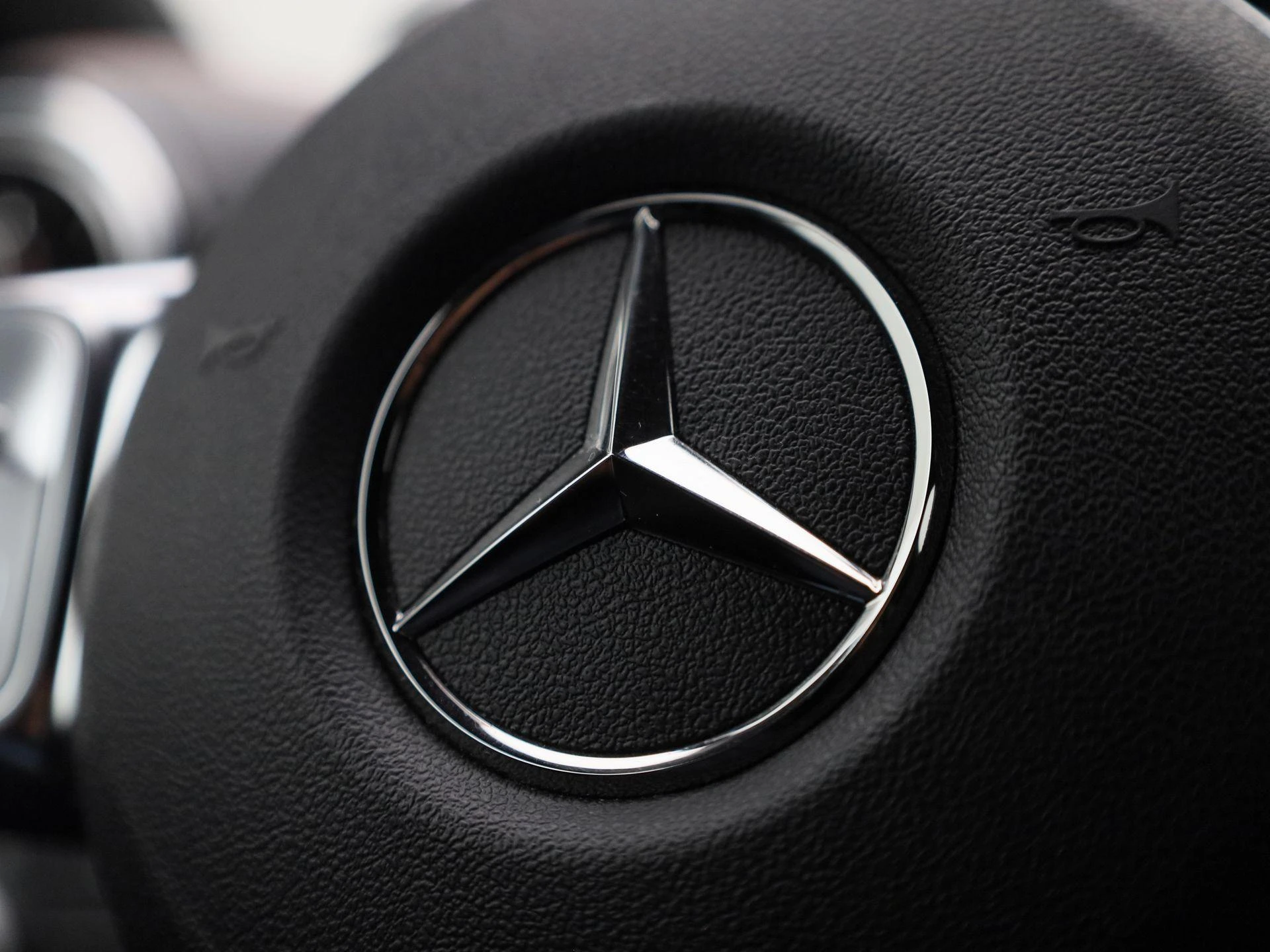 Mercedes-Benz-CLA-image-33
