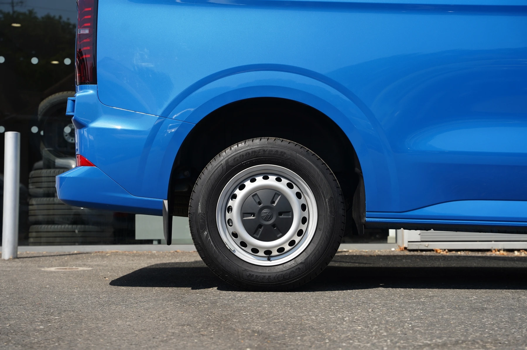 Volkswagen-Transporter-image-33
