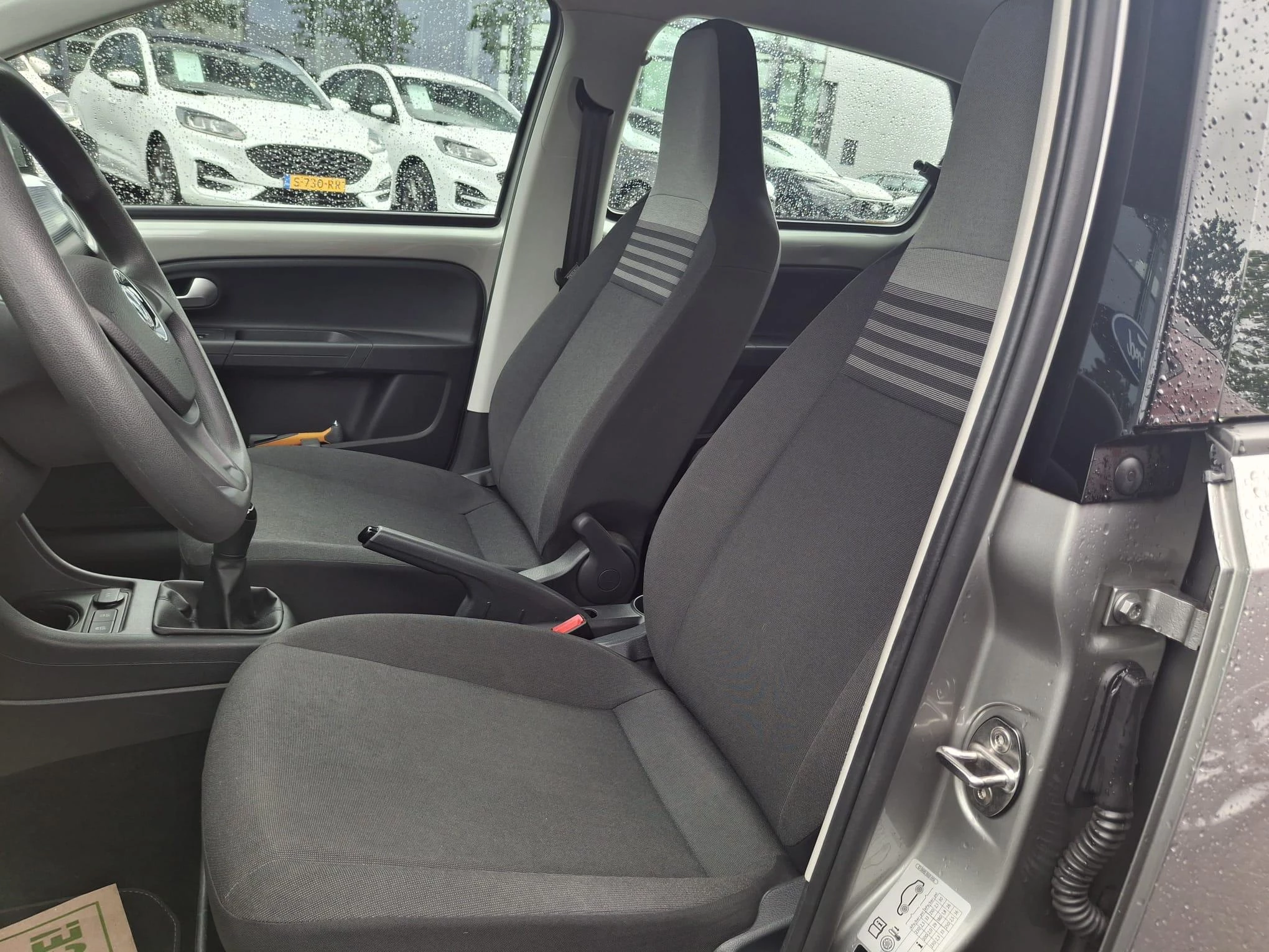 Volkswagen-up!-image-8