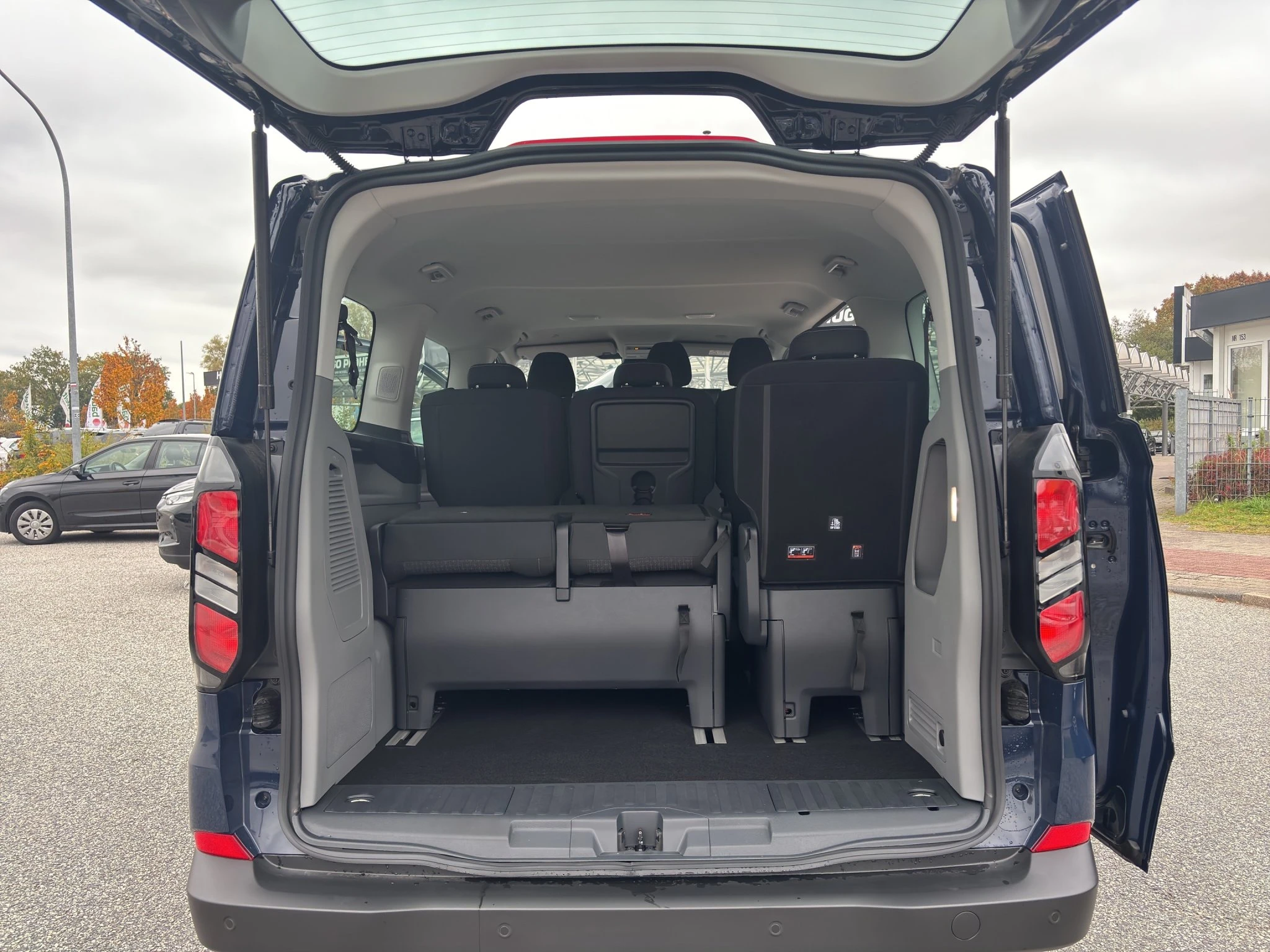 Ford-Tourneo Custom-image-18