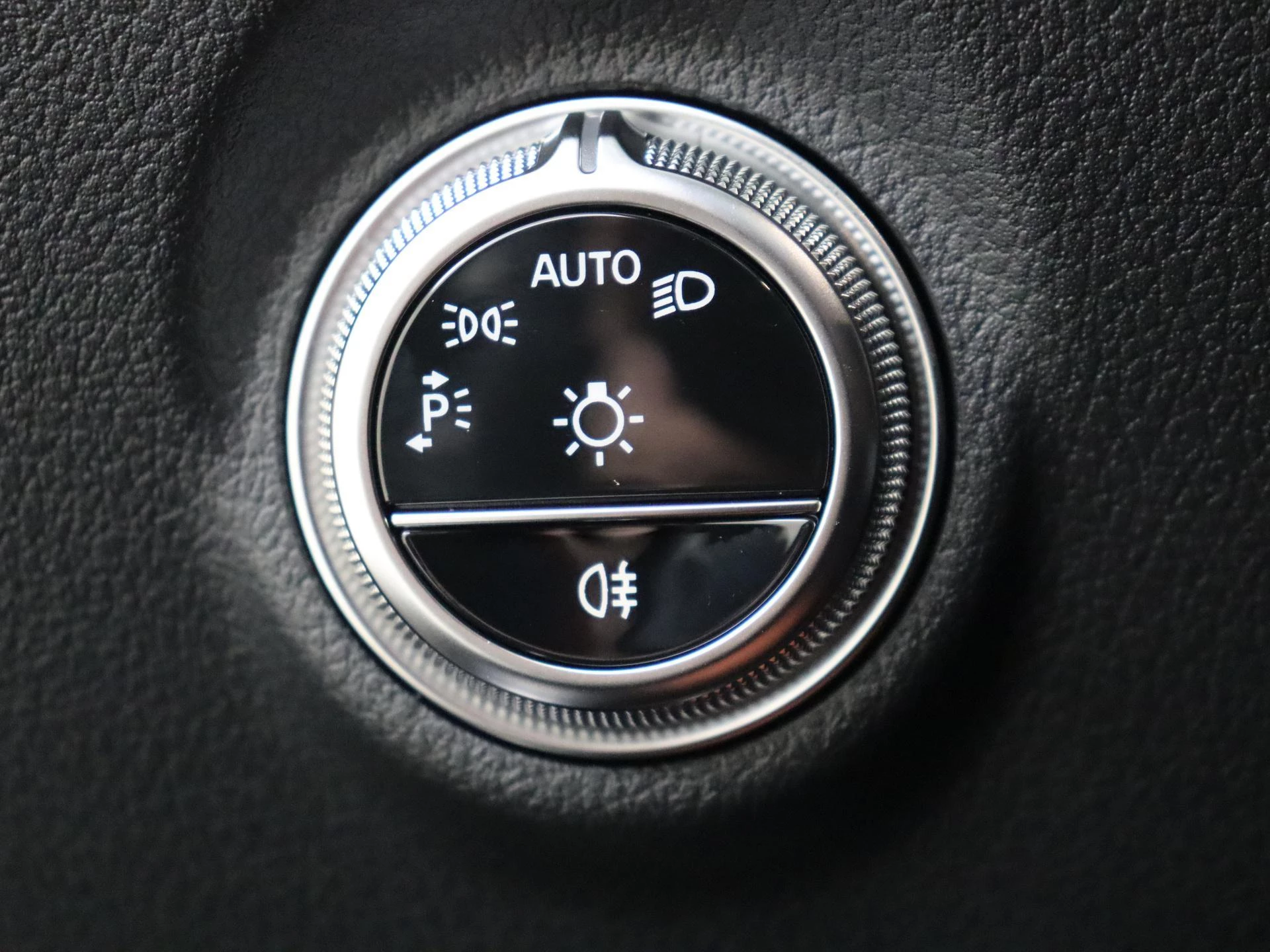 Mercedes-Benz-C-Klasse-image-24