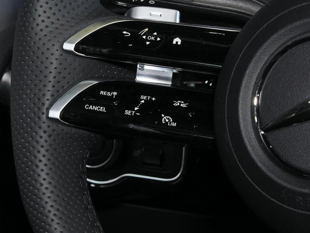 Mercedes-Benz-CLA 180-image-8