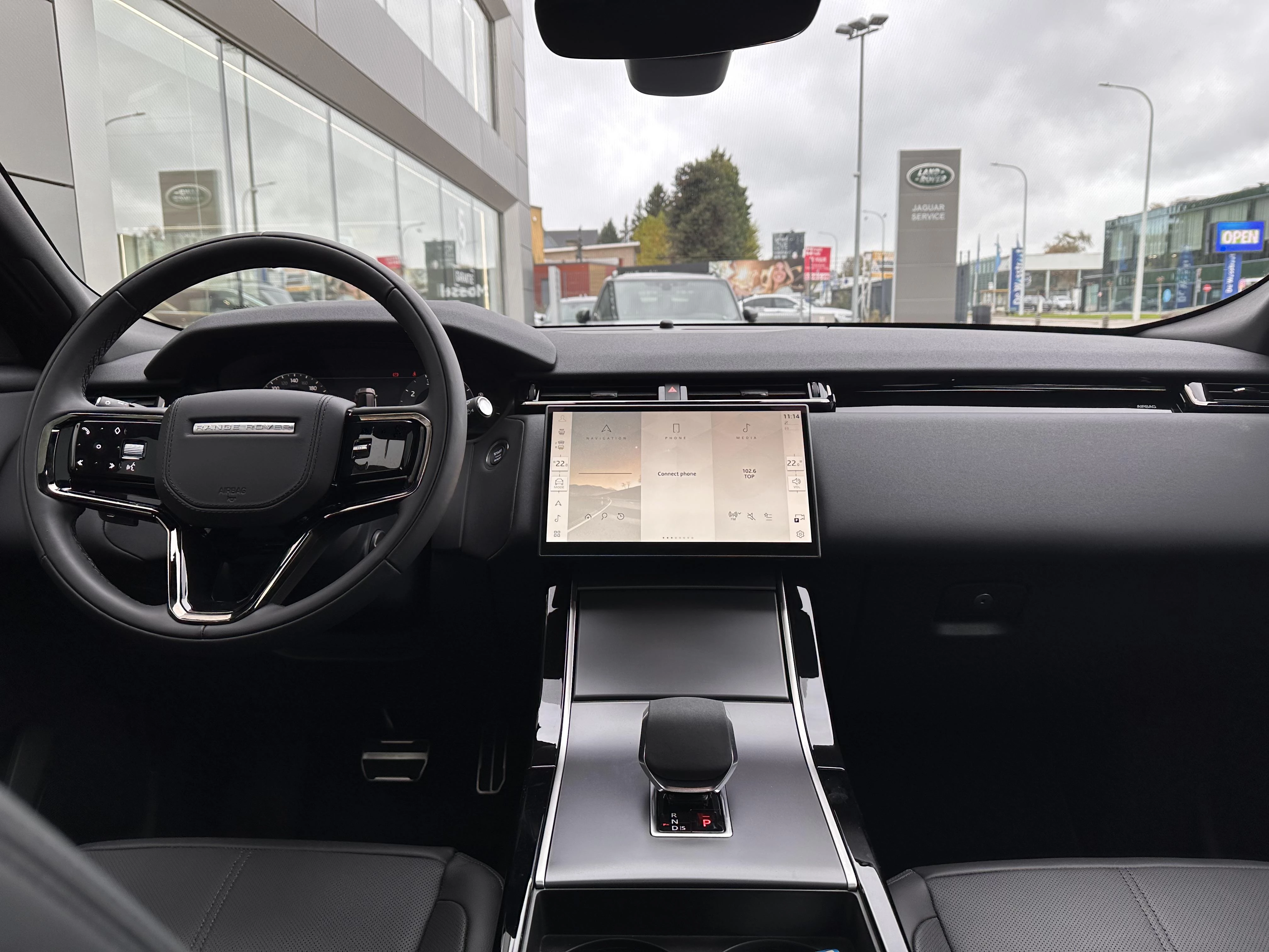 Land Rover-Range Rover Velar-image-14