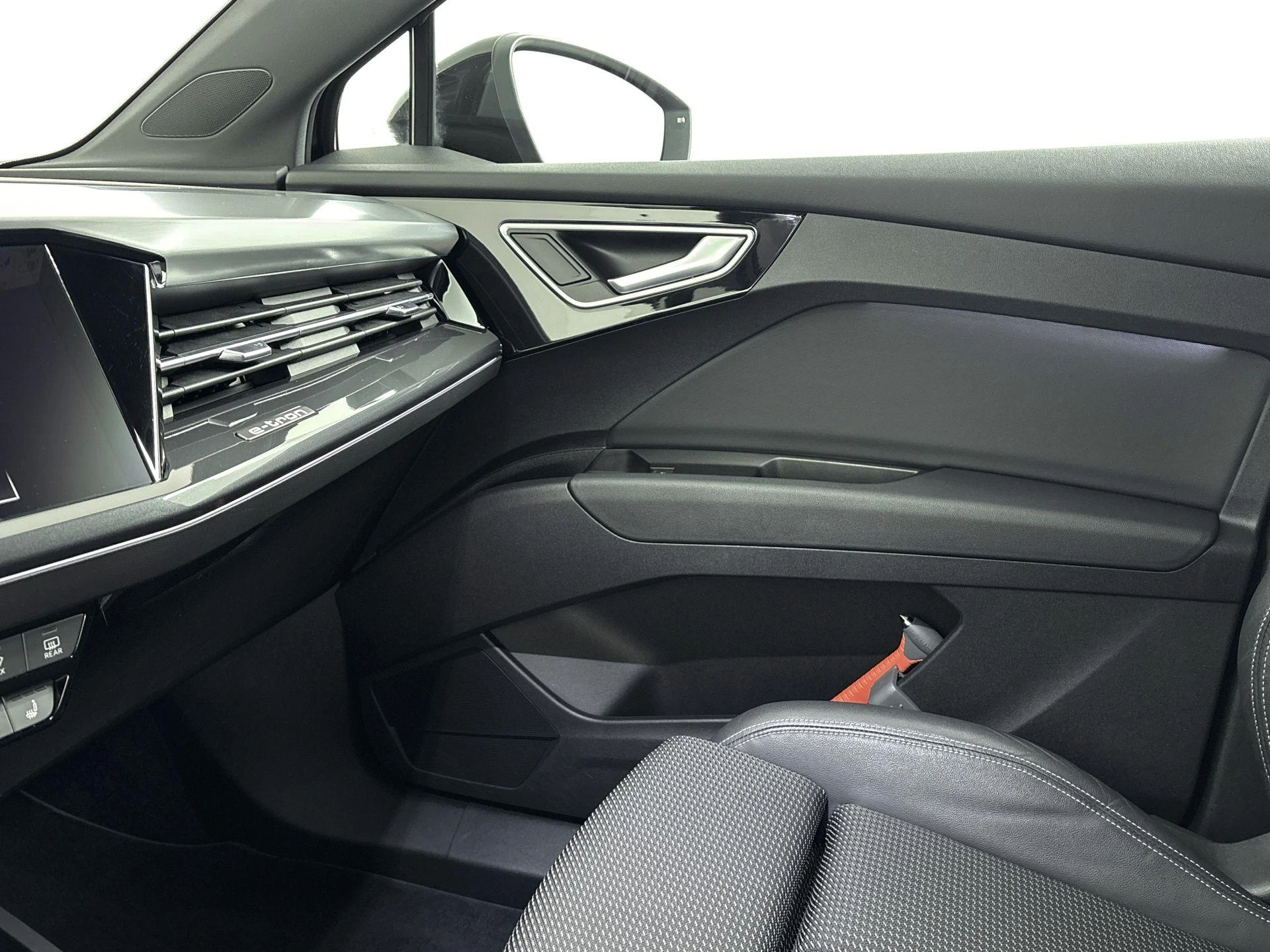 Audi-Q4 e-tron-image-13