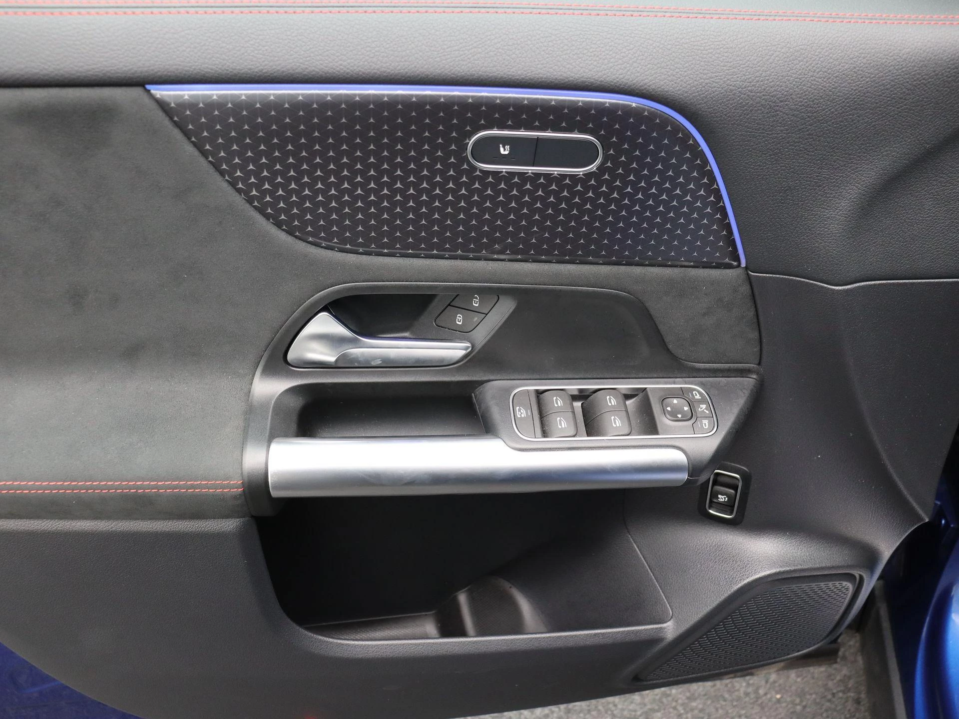 Mercedes-Benz EQA 250+ AMG Line + CARLAY + NIGHTPAKKET + CAMERA +