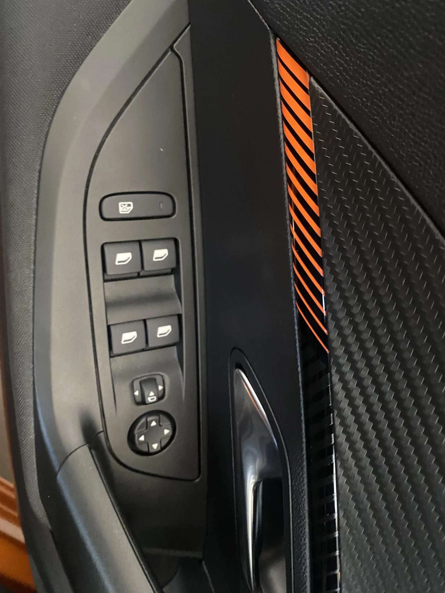 Peugeot-e-2008-image-15