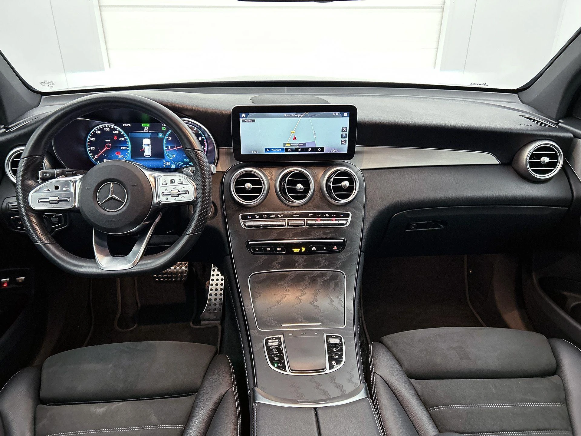 Mercedes-Benz-GLC-image-20