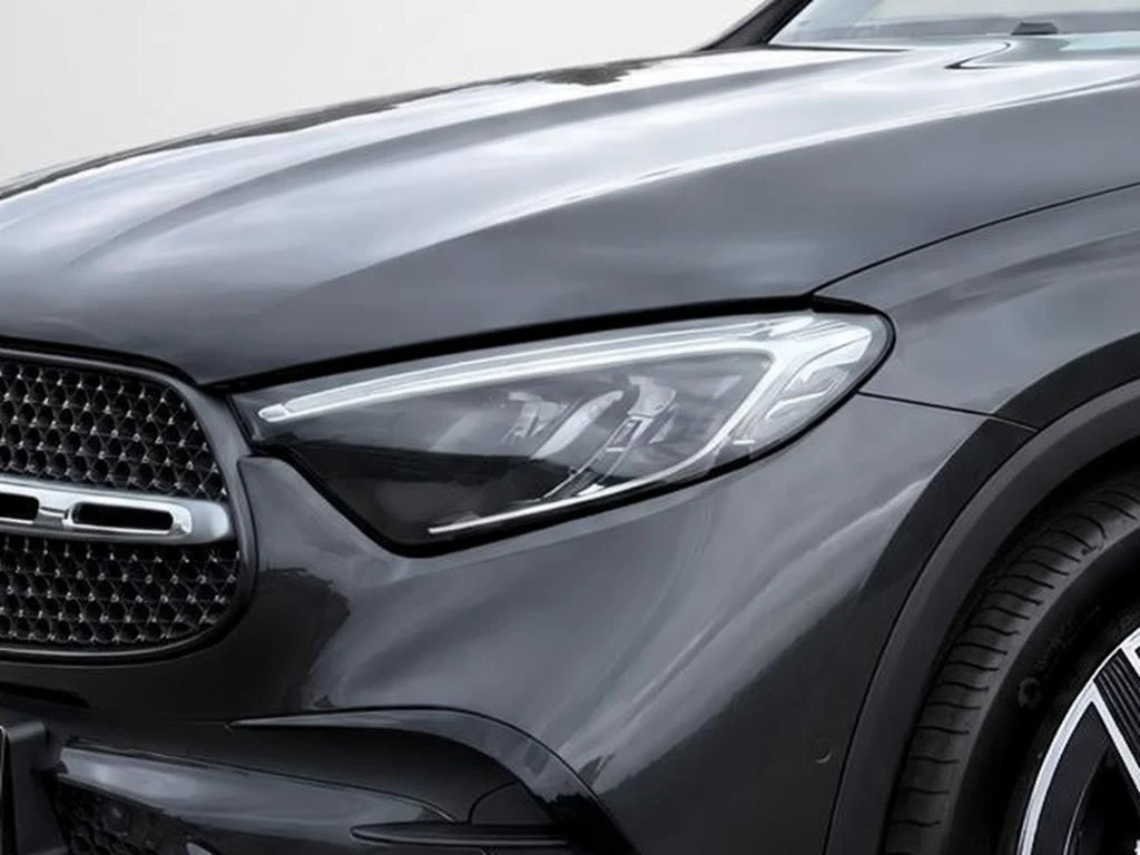 Mercedes-Benz-GLC 300 d-image-4