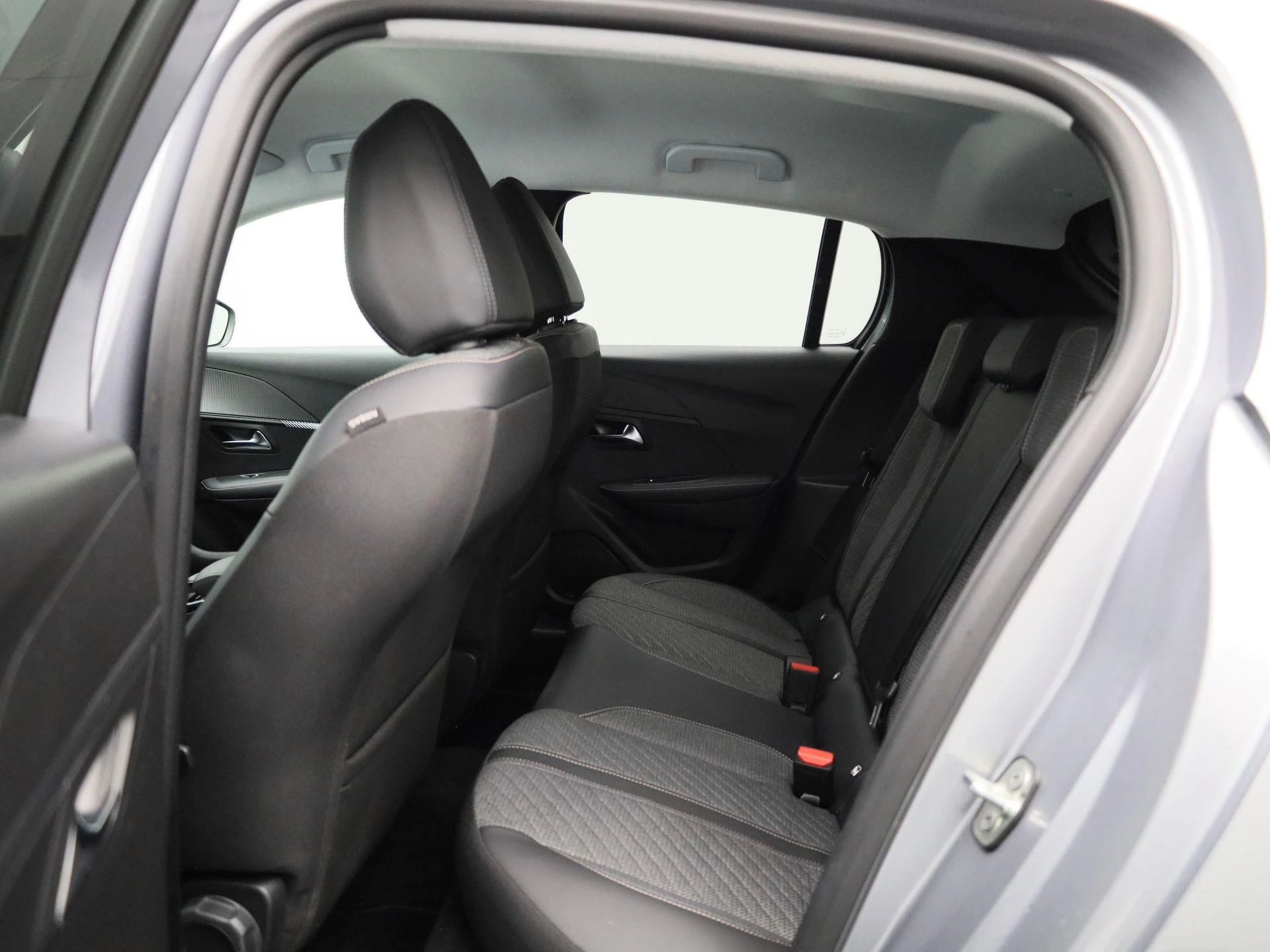 Peugeot e-208 - 10