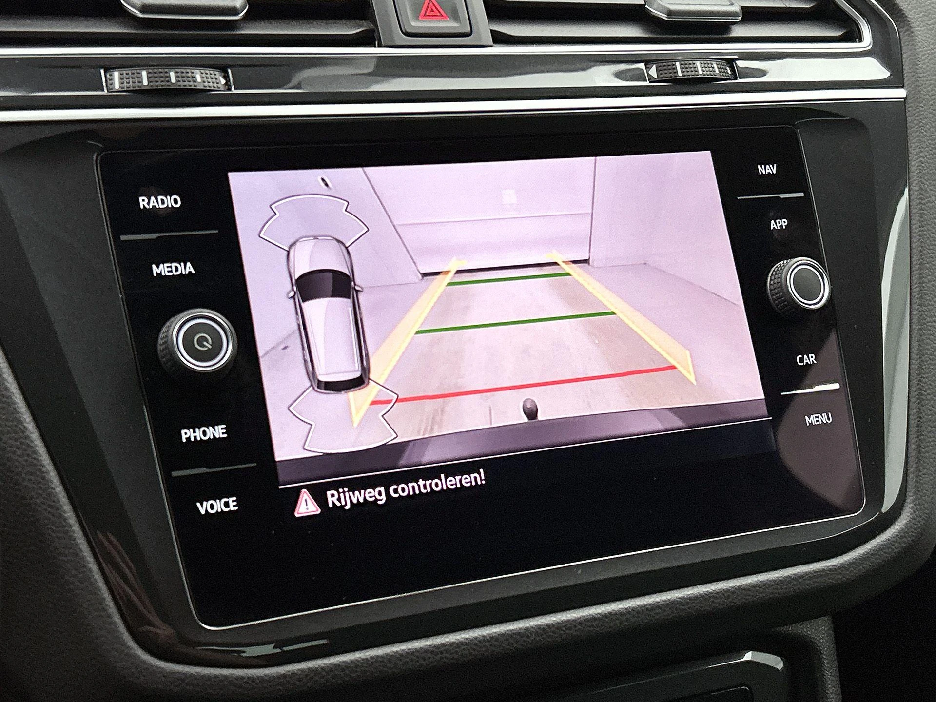 Volkswagen-Tiguan-image-11
