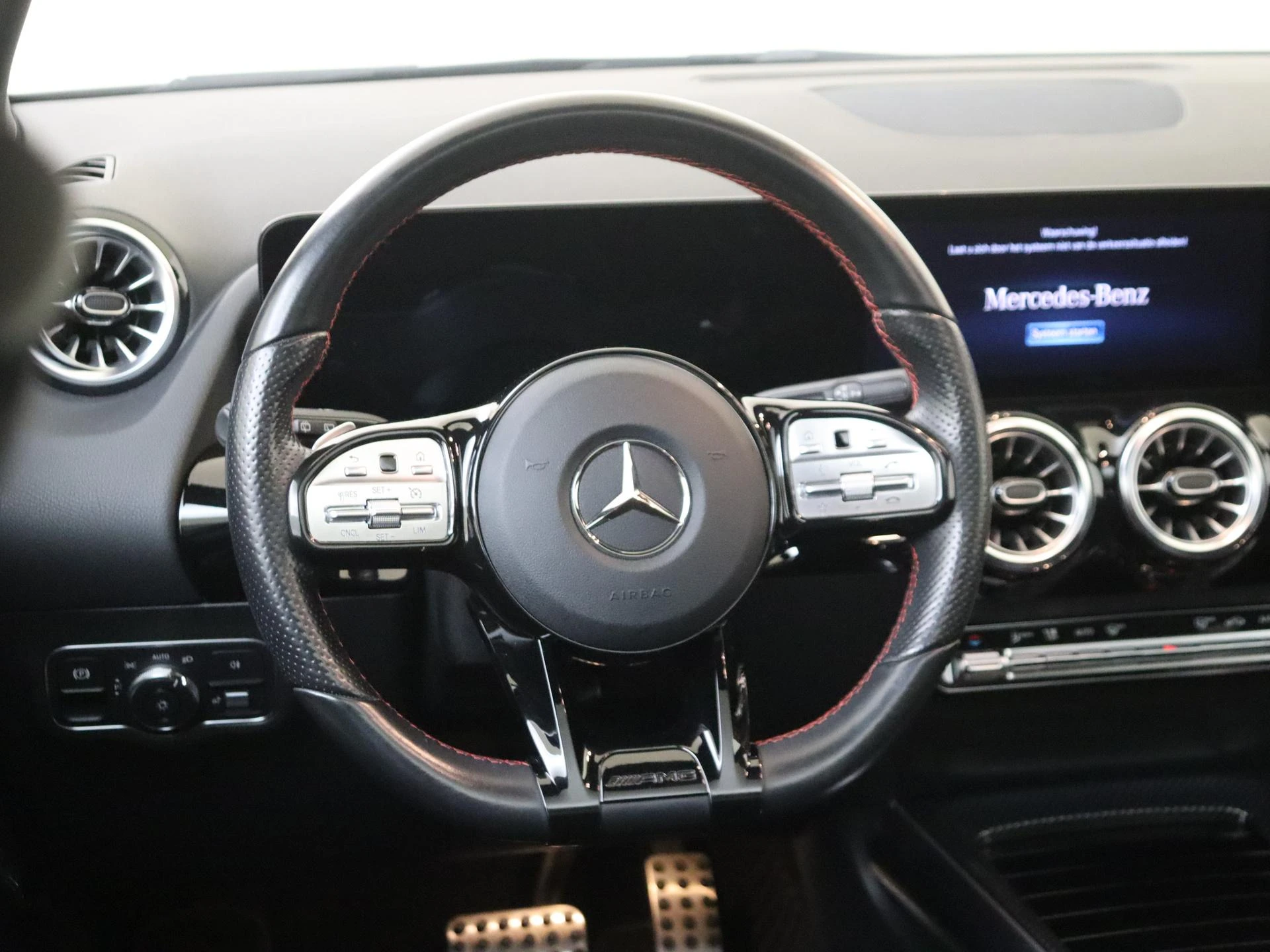 Mercedes-Benz-GLA-image-11