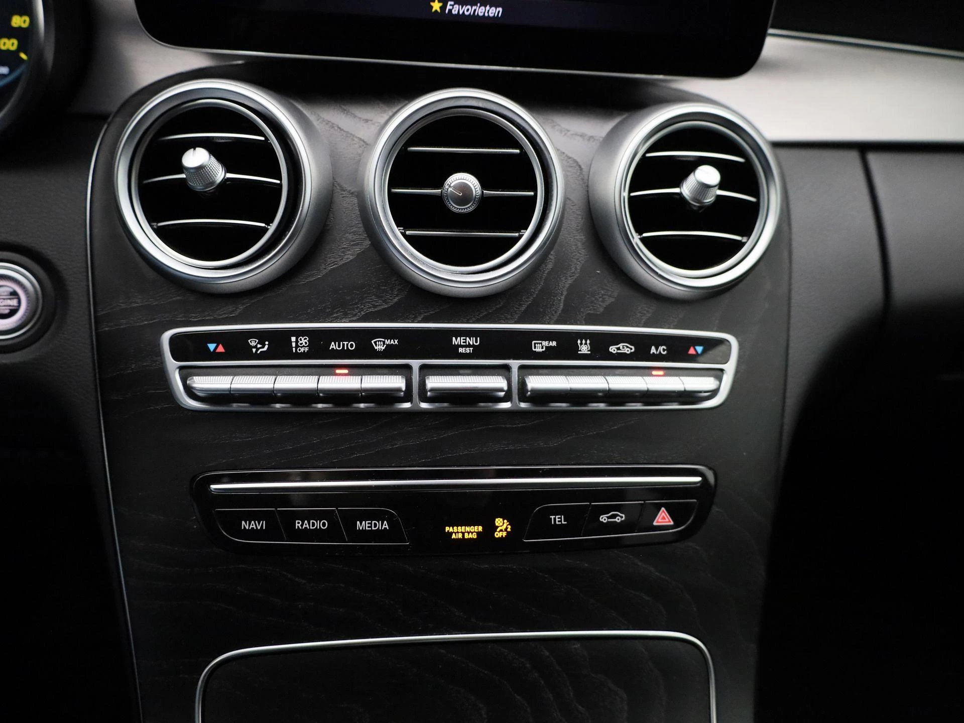 Mercedes-Benz-C-Klasse-image-21
