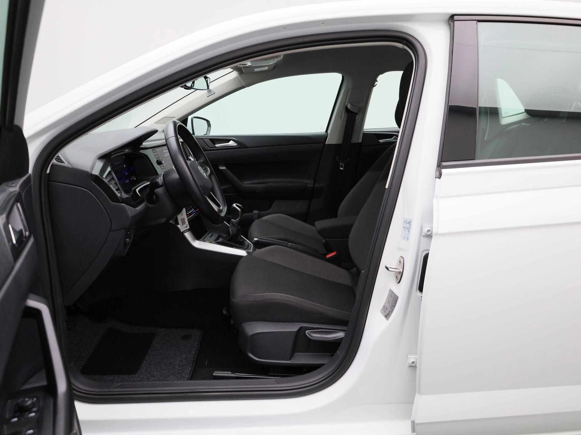 Volkswagen-Polo-image-8