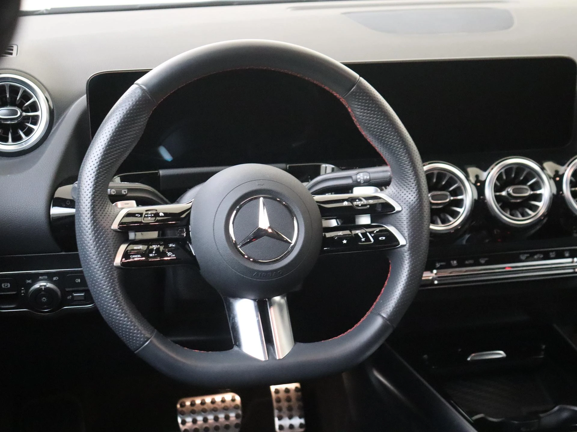 Mercedes-Benz-GLA-image-9