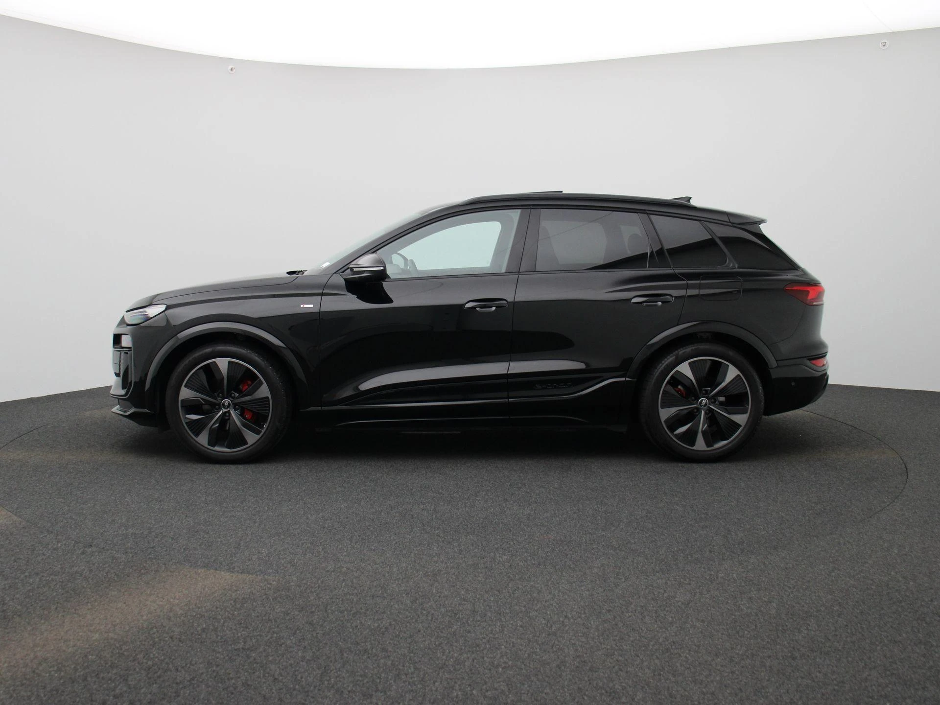 Audi-Q6 e-tron-image-3