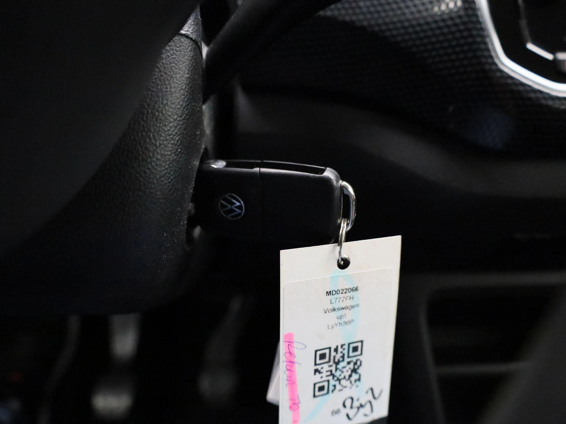 Volkswagen-up!-image-14