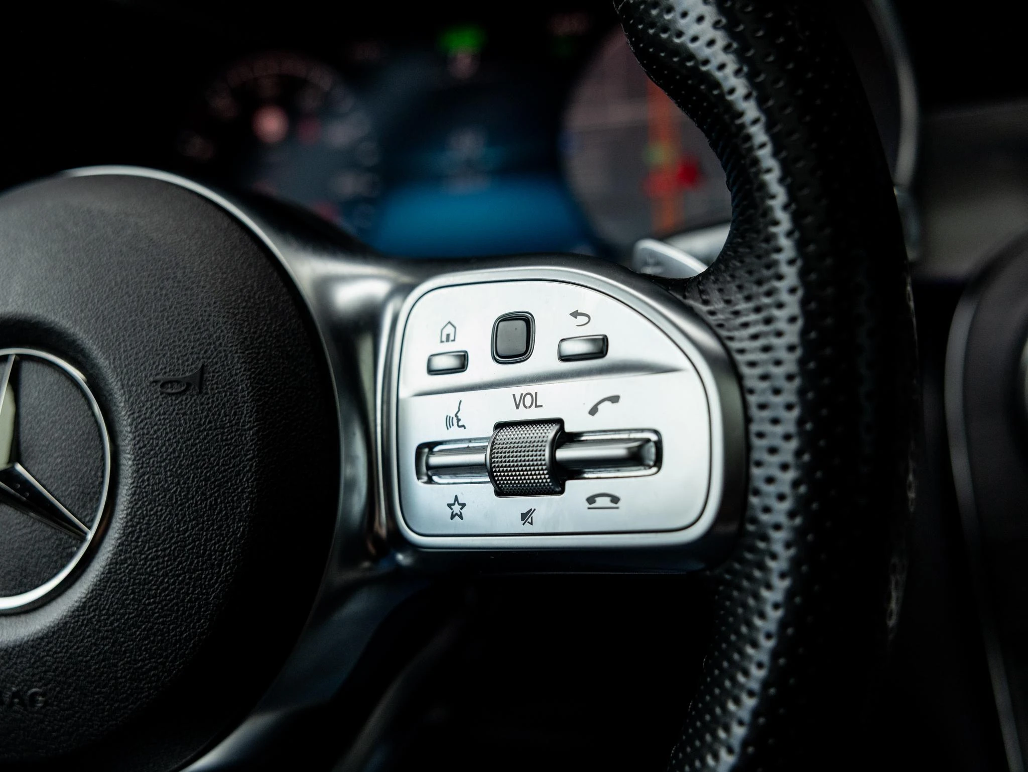 Mercedes-Benz-GLC-image-16