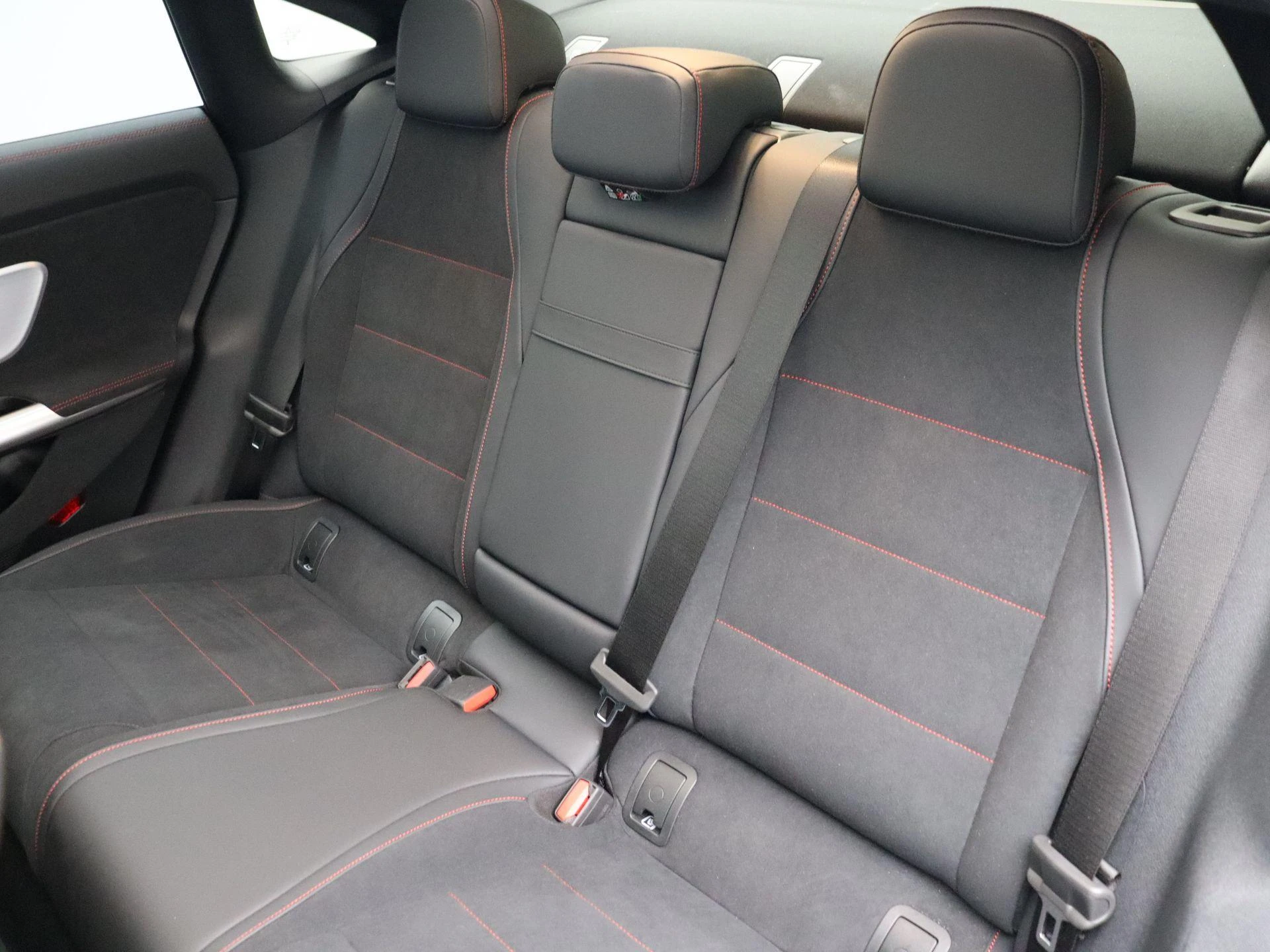 Mercedes-Benz-CLA-image-22
