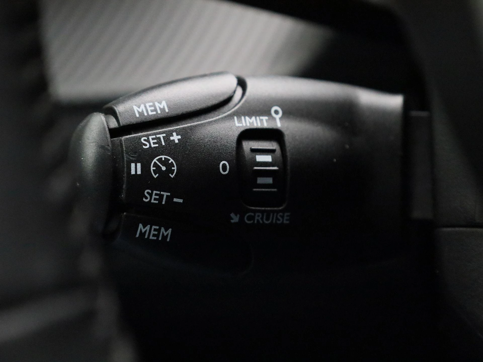 Peugeot-208-image-23