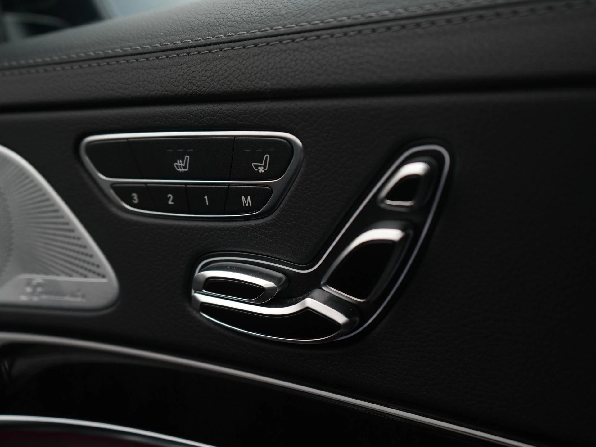Mercedes-Benz-S-Klasse-image-23