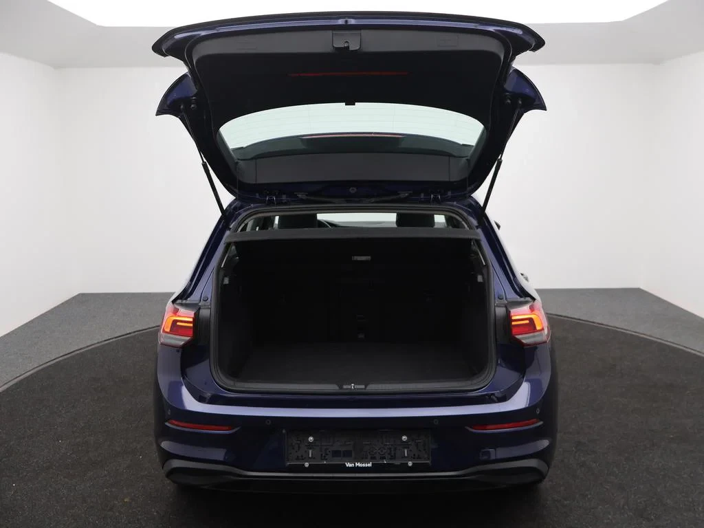 Volkswagen-Golf-image-12