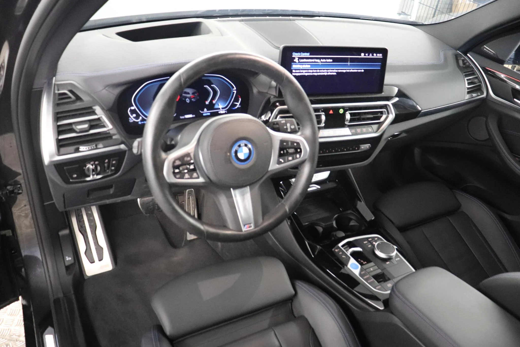 BMW-iX3-image-11
