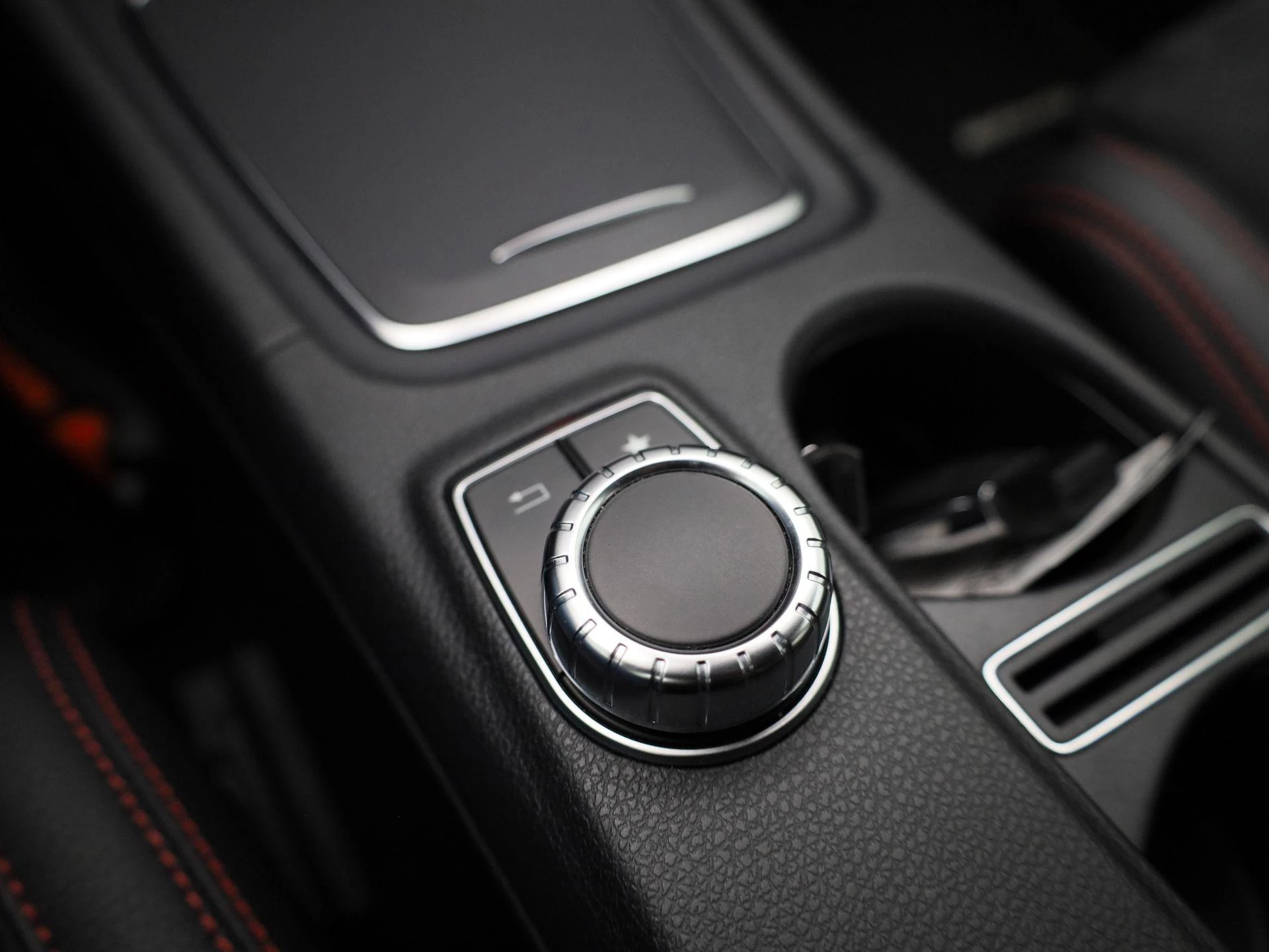 Mercedes-Benz-GLA-image-28