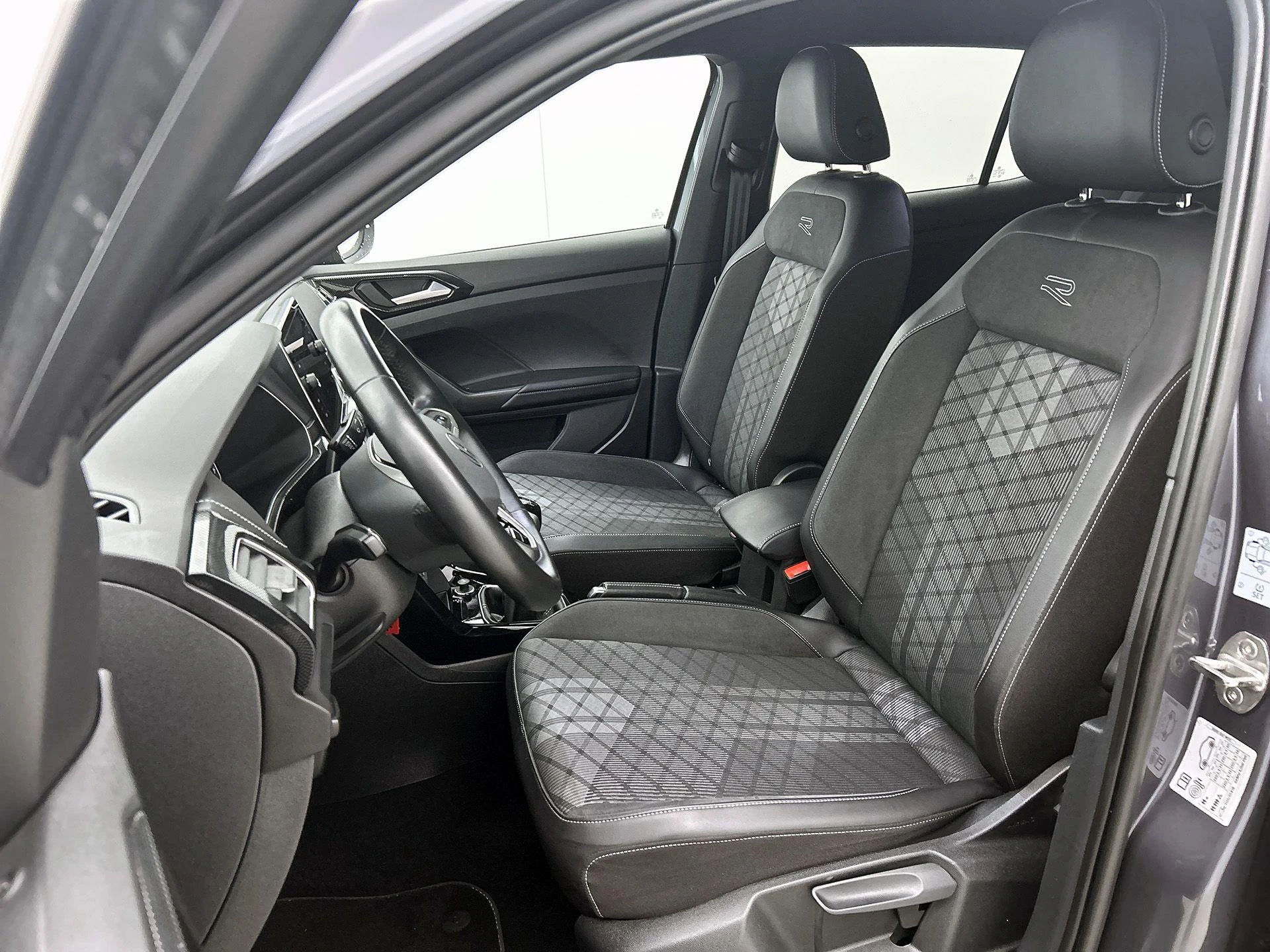 Volkswagen-T-Cross-image-37