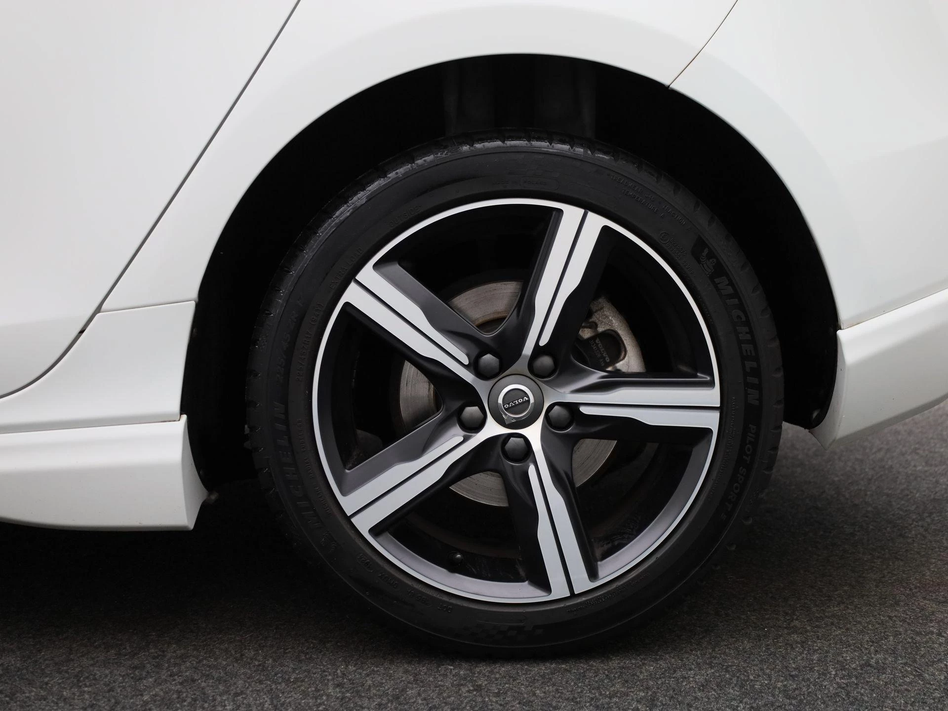 Volvo-V40-image-12