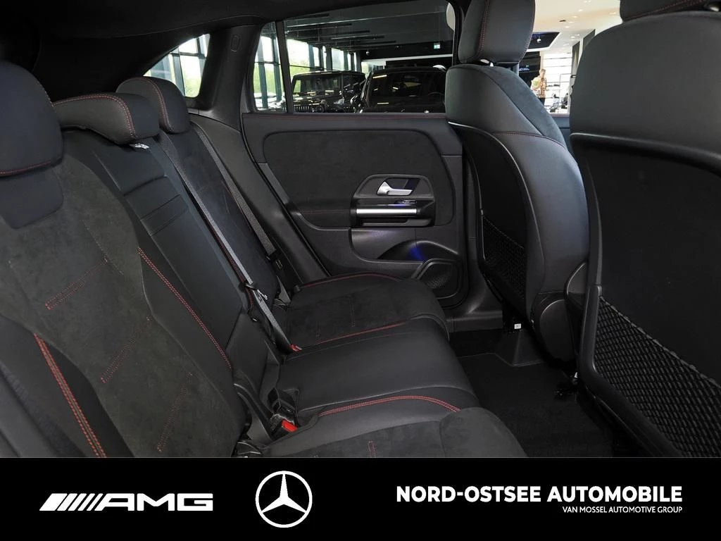 Mercedes-Benz GLA 180 AMG NIGHT PANO MULTIBEAM 19-ZOLL AMG Line