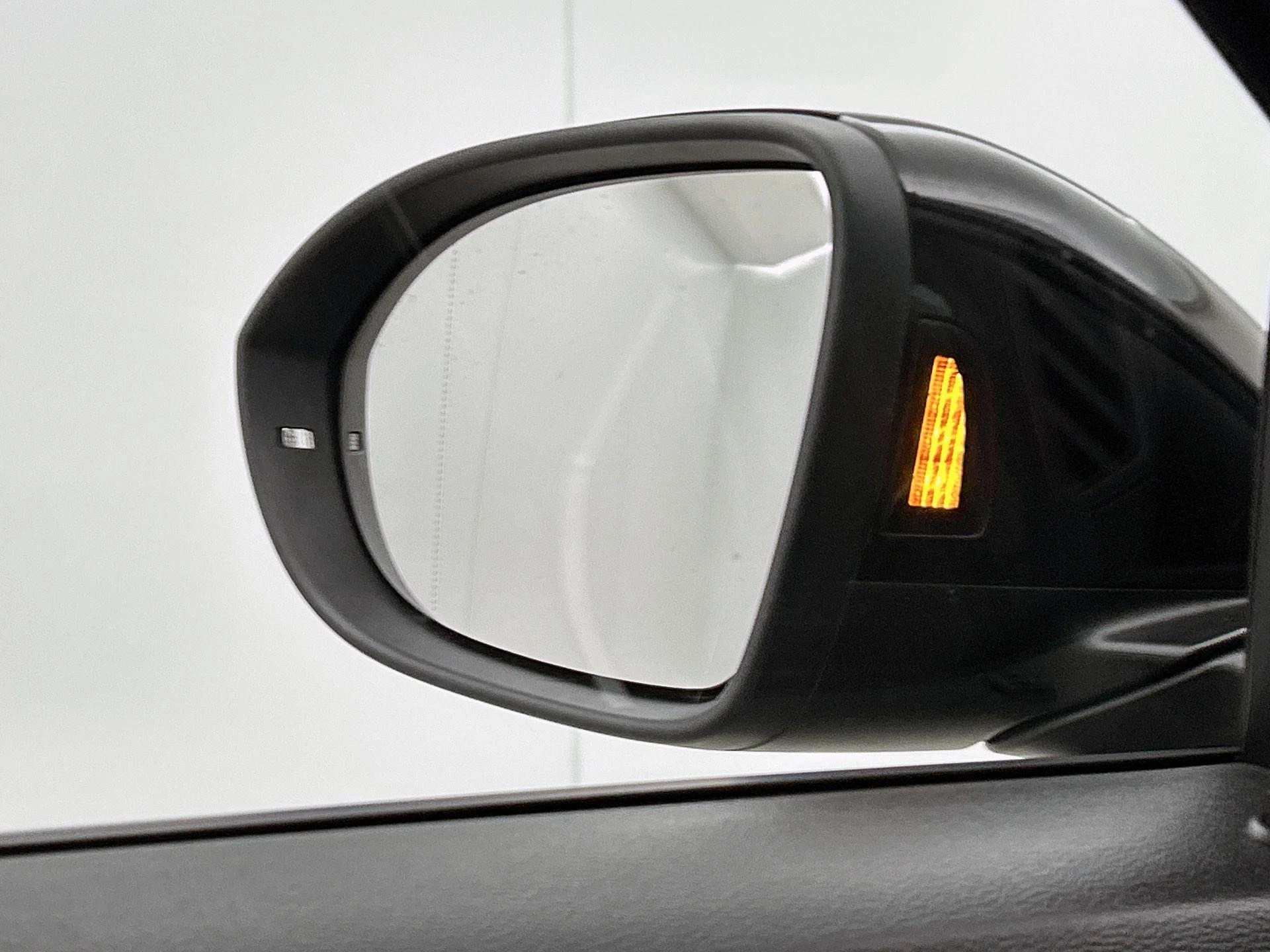 Volkswagen-T-Roc-image-23