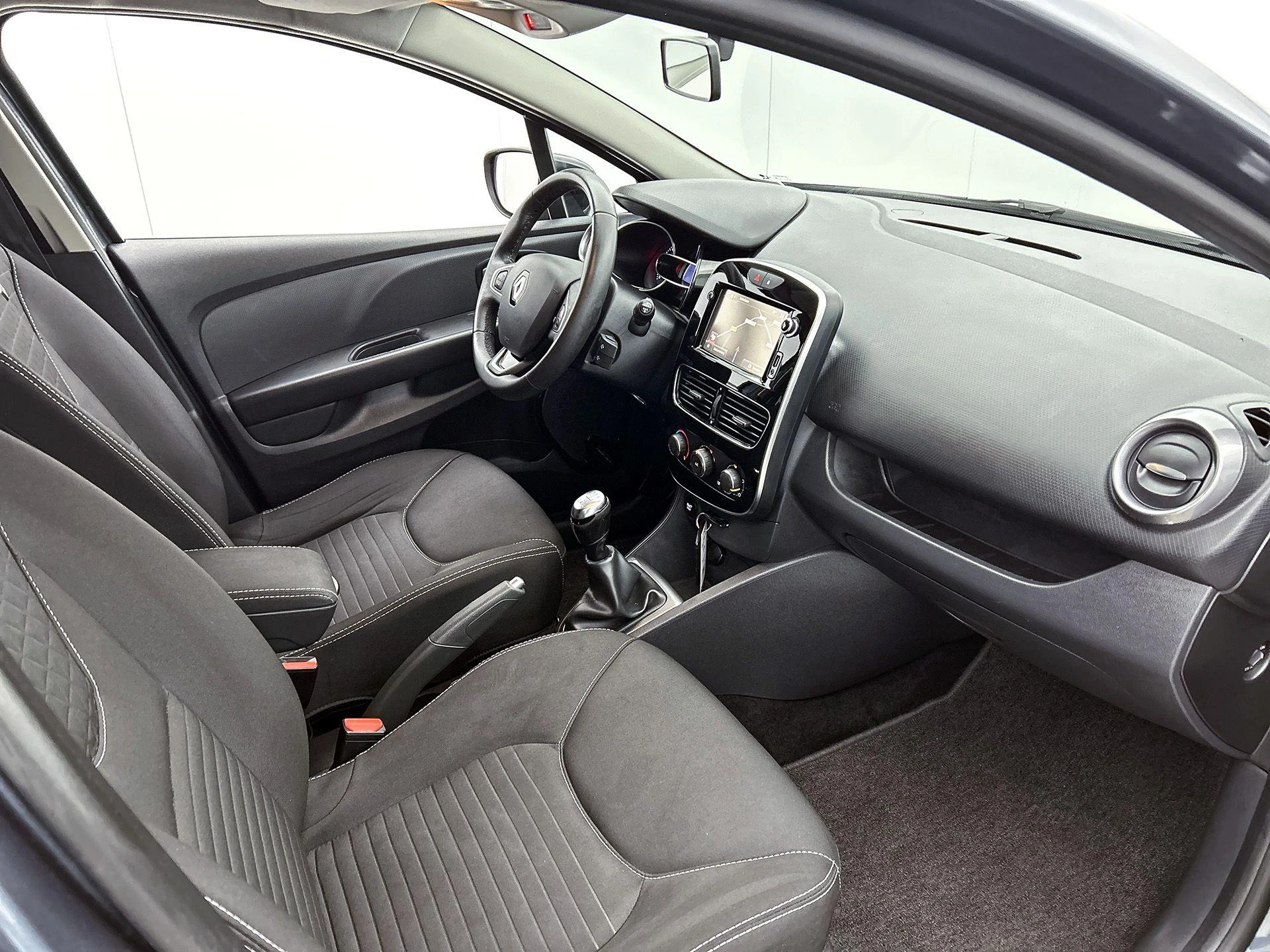 Renault-Clio-image-21